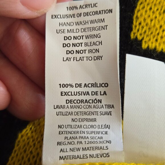 Forever Collectibles Knit Pittsburgh Pirates Scarf Black Gold Fringed Ends NWT - Picture 9 of 10